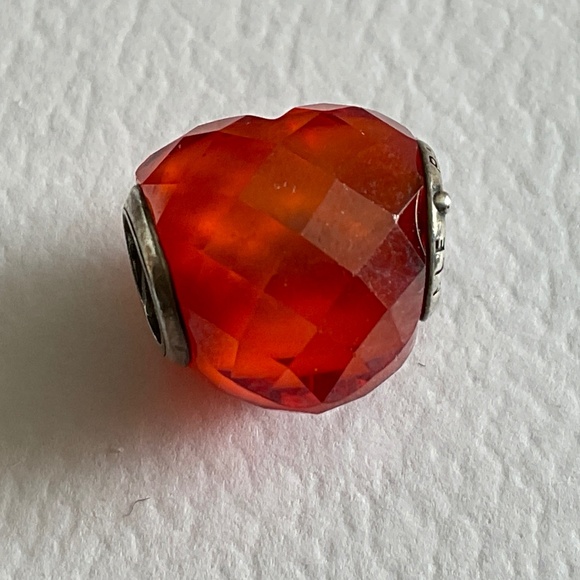 Pandora heart shape charm - Picture 3 of 5